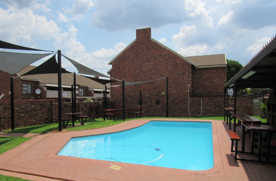 2 Bedroom Property for Sale in Langenhovenpark Free State